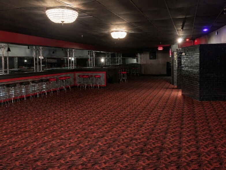More Photos Of 2403 N Cornell St, Lubbock Bar For Sale