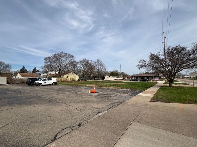 More Photos Of 123 N Sawyer St, Oshkosh Land For Sale