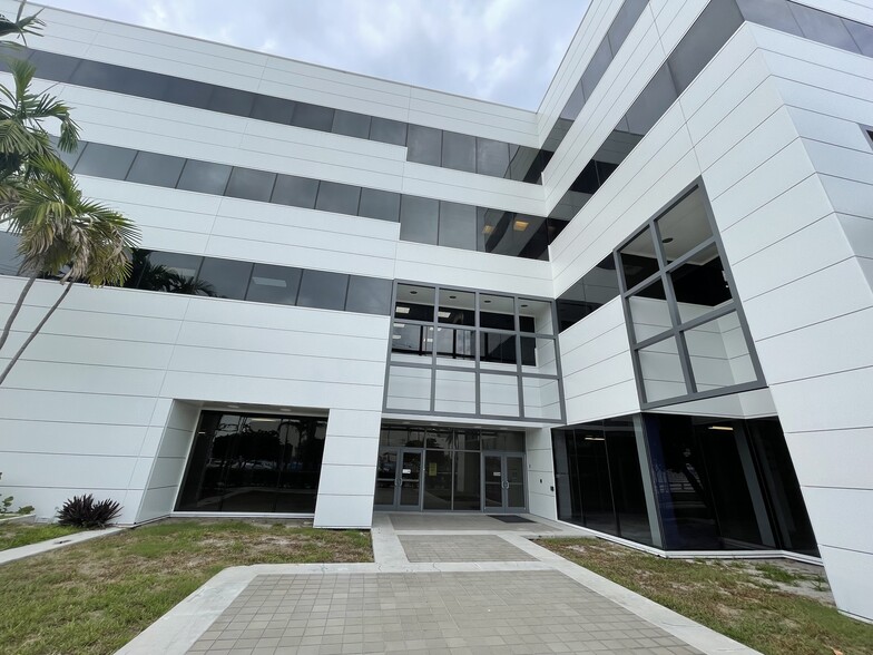 More Photos Of 1785 NE 17th St, Fort Lauderdale Medical For Sale