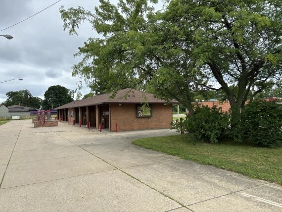 More Photos Of 36161 Lake Shore Blvd, Eastlake Carwash For Sale