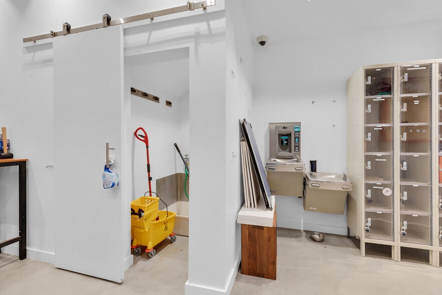 More Photos Of 132 Duval St, Key West Restaurant For Lease