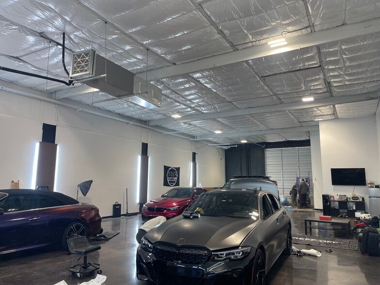 More Photos Of 11110 Bluff Bend Dr, Austin Warehouse For Sale