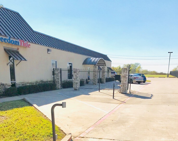 More Photos Of 3311 N Interstate 35 Hwy, Denton Medical For Lease