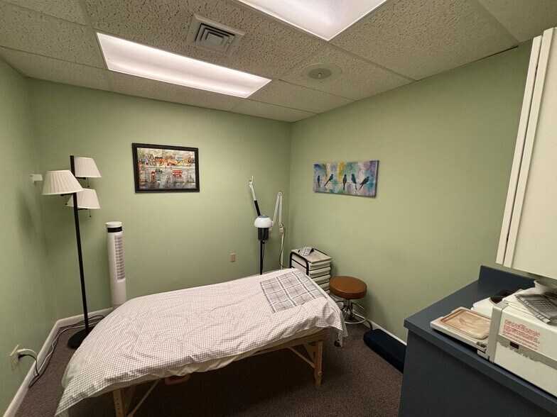 More Photos Of 2805 Lincoln Ave, Evansville Medical For Sale