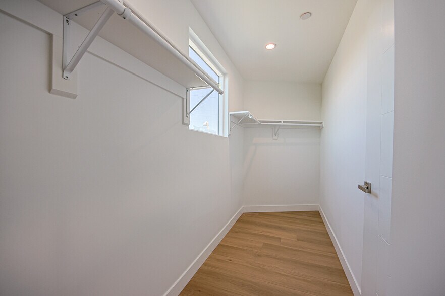 More Photos Of 1636 Longwood Ave, Los Angeles Apartments For Sale