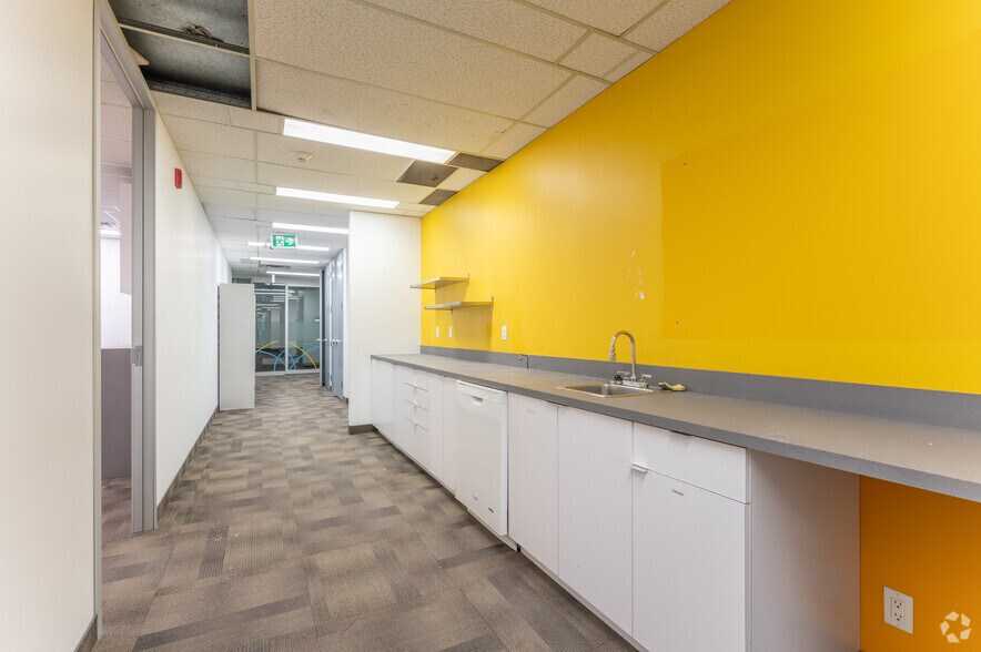 More Photos Of 2233 Argentia Rd, Mississauga Office Residential For Lease