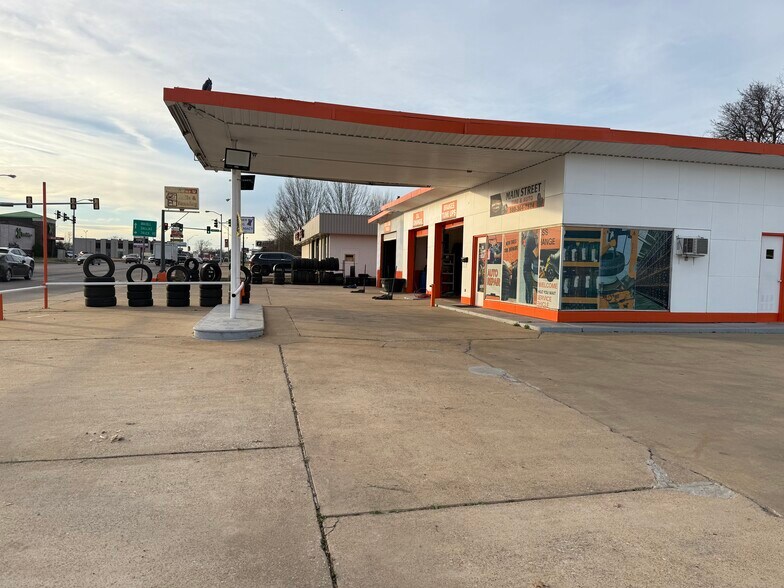 More Photos Of 810 W Main St, Durant Auto Repair For Lease