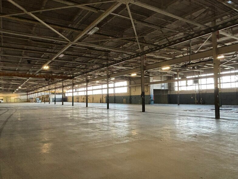 More Photos Of 2221 Niagara Falls Blvd, Wheatfield Township Warehouse For Lease