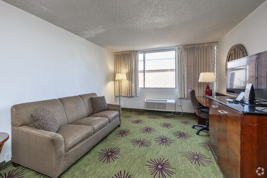 More Photos Of 2306 E Main St, Albert Lea Hospitality For Sale