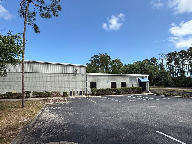 More Photos Of 701 Fentress Blvd, Daytona Beach Distribution For Lease