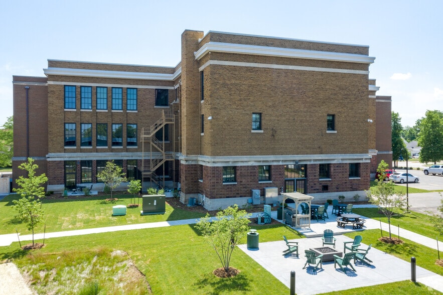 More Photos Of 215 N Webster Ave, Green Bay Apartments For Sale