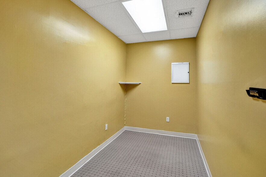 More Photos Of 2920-2940 E Commercial Blvd, Fort Lauderdale Storefront Retail Office For Lease