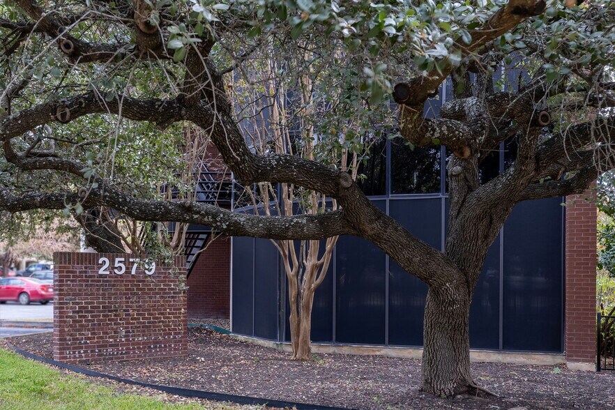 More Photos Of 2579 Western Trails Blvd, Austin Office For Sale