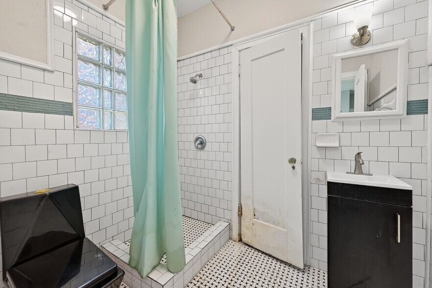 More Photos Of 3410 Austin St, Houston Office Residential For Lease