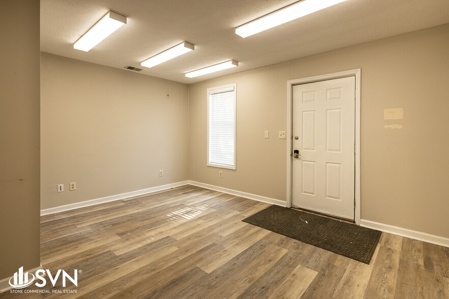 More Photos Of 225 Normandy Ct, Nicholasville Light Distribution For Lease