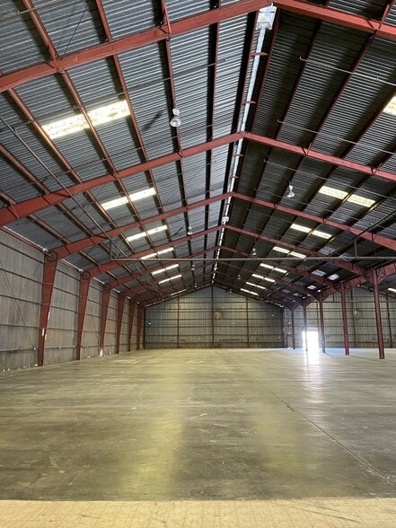 More Photos Of 25545-25710 Springbrook Ave, Santa Clarita Unknown For Lease