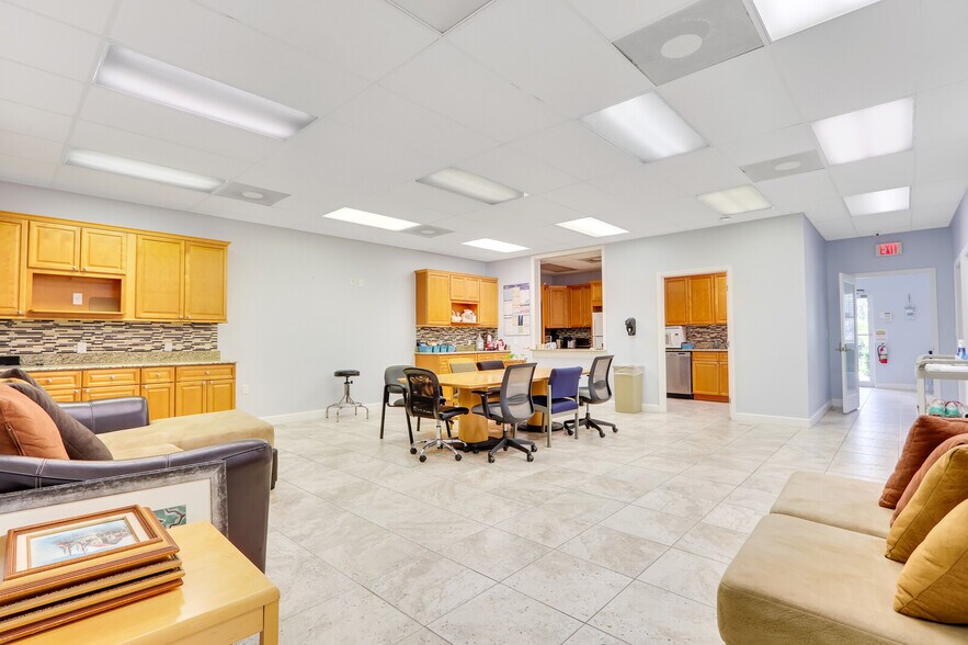 More Photos Of 1405 SE Goldtree Dr, Port Saint Lucie Medical For Lease