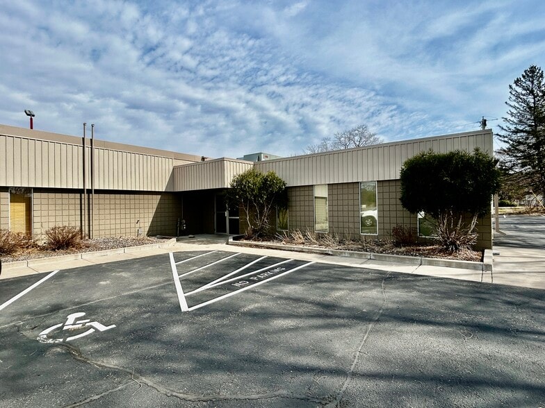 More Photos Of 8535 NE Central Ave, Blaine Office For Sale