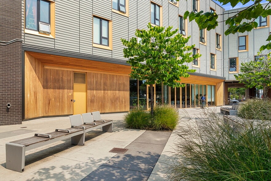 More Photos Of 5005 SE 72nd Ave, Portland Apartments For Lease