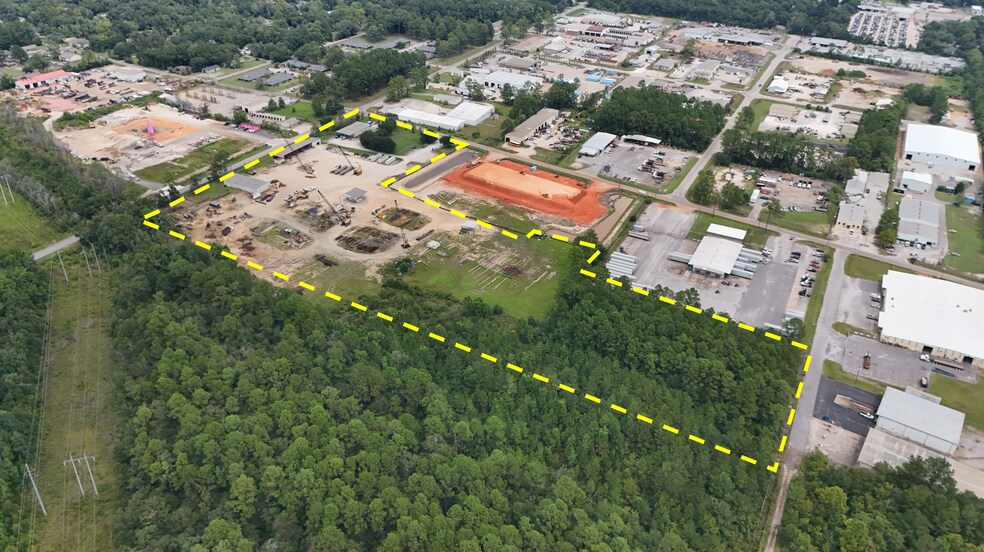 Primary Photo Of 3221 Anton St, Mobile Contractor Storage Yard For Sale