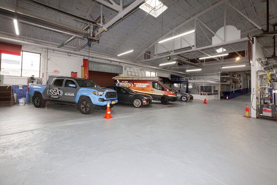 More Photos Of 925 Saw Mill River Rd, Yonkers Manufacturing For Lease