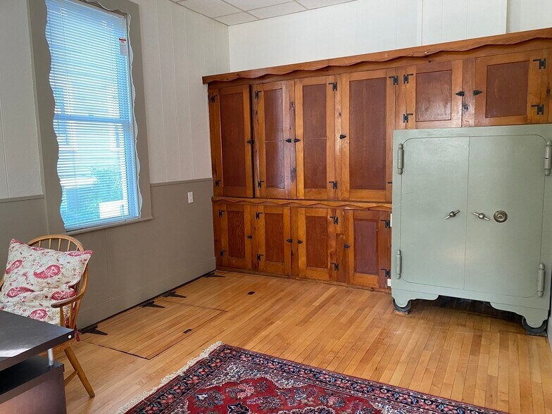 More Photos Of 56 4th St, Turners Falls Office For Sale
