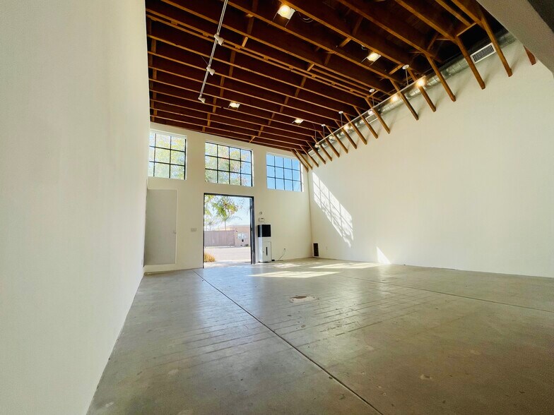 Primary Photo Of 5005 W Washington Blvd, Los Angeles Storefront Retail Residential For Lease