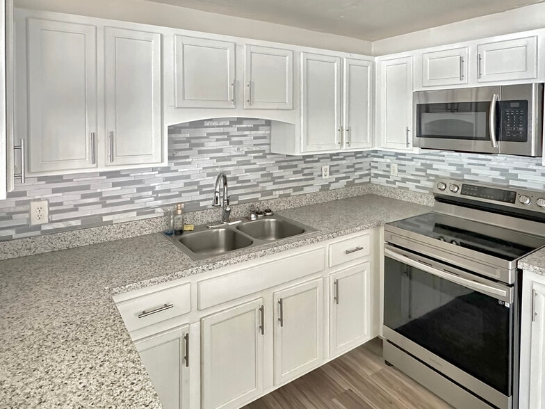 More Photos Of 1904 Historic Goldsboro Blvd, Sanford Flex For Sale