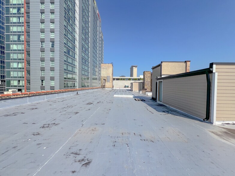 More Photos Of 2215 S Michigan Ave, Chicago Office Residential For Sale