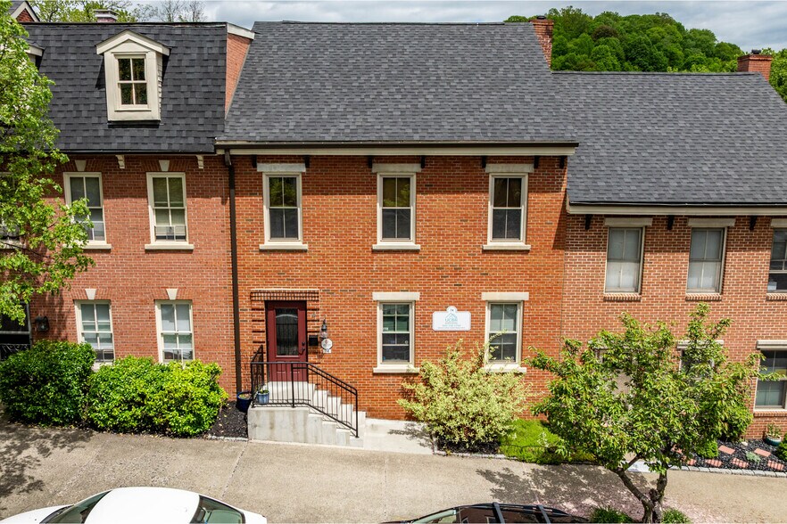 More Photos Of 74 Broadway, Kingston Office For Sale