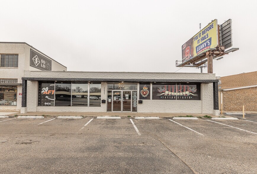 Primary Photo Of 2621 34th St, Lubbock Freestanding For Sale