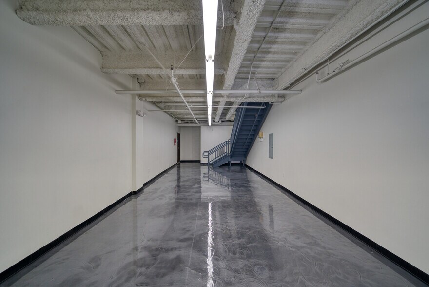 More Photos Of 747 E 10th St, Los Angeles Storefront For Sale