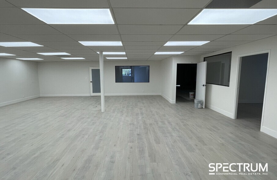 More Photos Of 23012 Ventura Blvd, Woodland Hills Loft Creative Space For Sale