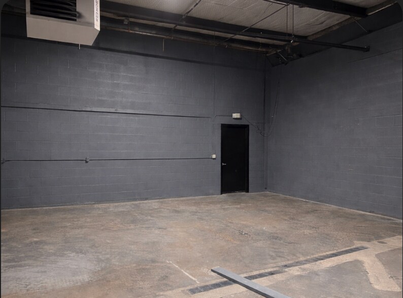 More Photos Of 1007-1013 Sill Ave, Aurora Warehouse For Lease