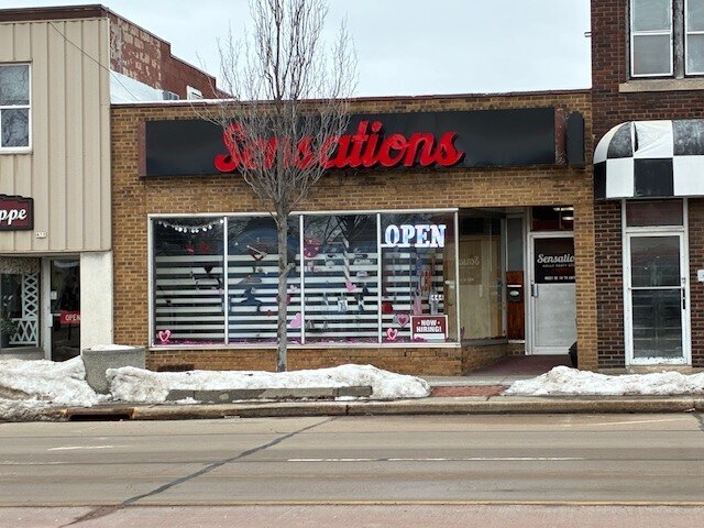 Primary Photo Of 444 S Central Ave, Marshfield Flex For Sale