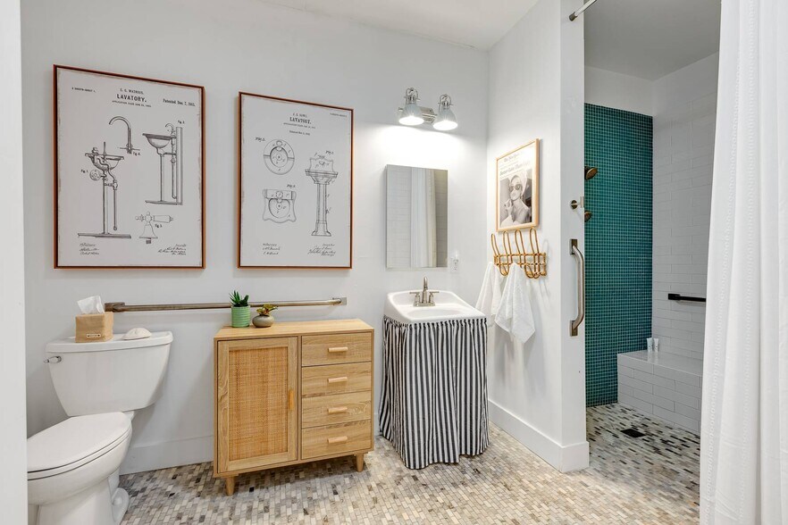 More Photos Of 1117 Duval St, Key West Hospitality For Sale