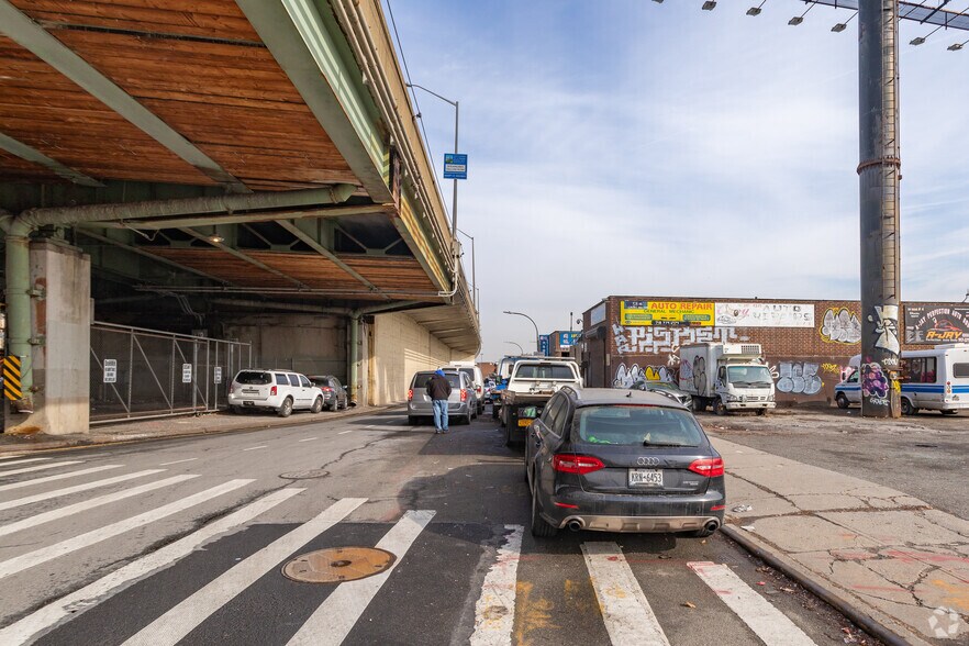 More Photos Of 58-06 Laurel Hill blvd, Woodside Flex For Lease