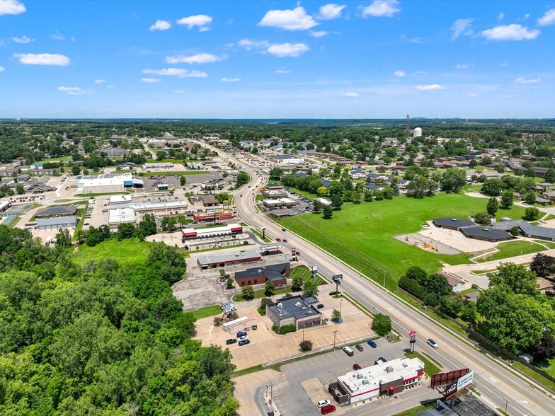 More Photos Of 1805 John F Kennedy Rd, Dubuque Freestanding For Sale