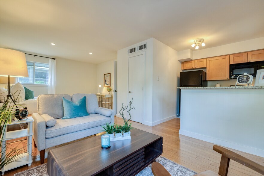 More Photos Of 2526 Durwood St, Austin Apartments For Sale