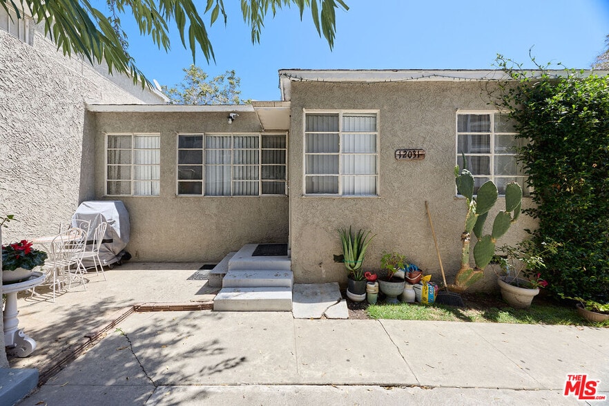 More Photos Of 12029 Washington Pl, Los Angeles Multifamily For Sale
