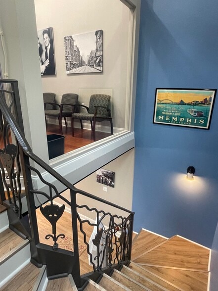 More Photos Of 95 S Main St, Memphis Storefront Retail Office For Sale