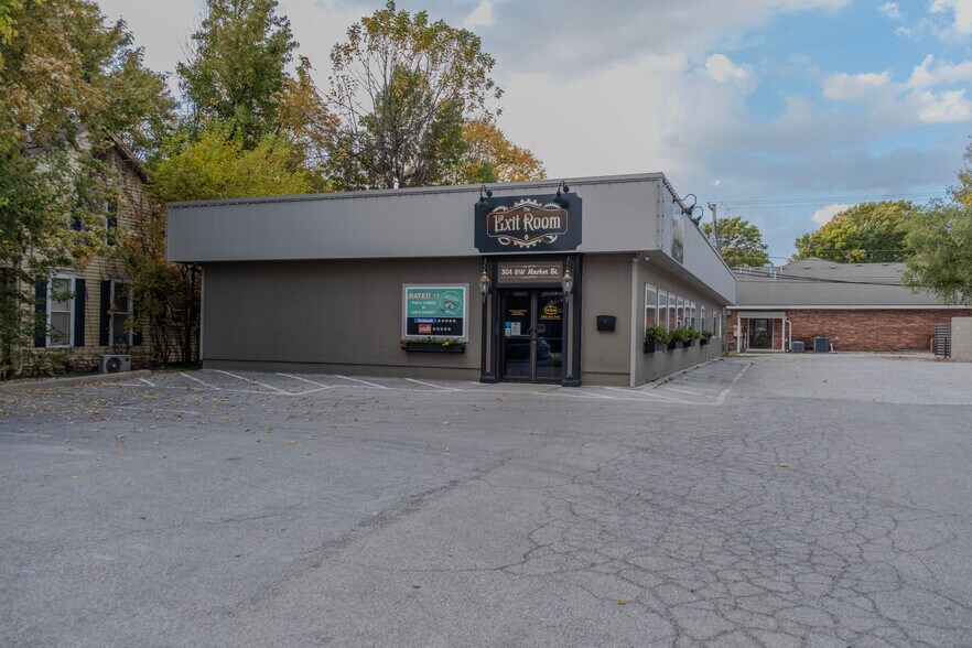 More Photos Of 304 SW Market St, Lee's Summit General Retail For Sale
