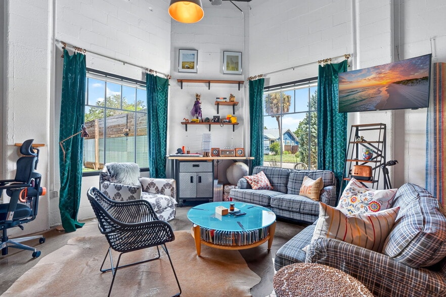 More Photos Of 2500 Emerson Ave S, Saint Petersburg Manufacturing For Sale