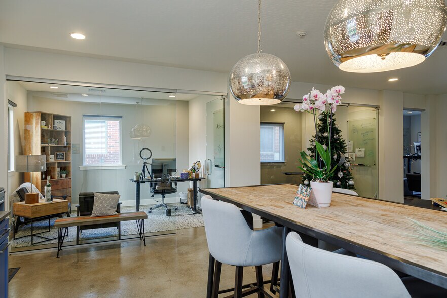 More Photos Of 400 Sugartree Ln, Franklin Office For Sale