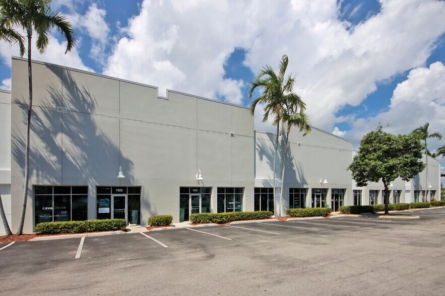 More Photos Of 1901-1949 Tigertail Blvd, Dania Distribution For Lease
