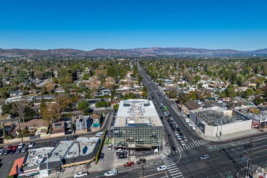 More Photos Of 22801 Ventura Blvd, Woodland Hills Office For Lease