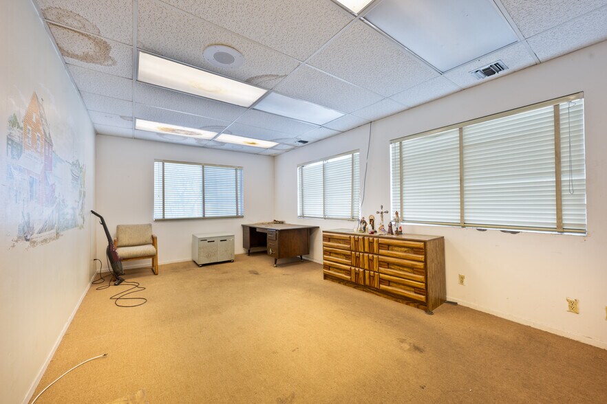 More Photos Of 7057 Canoga Ave, Canoga Park Freestanding For Sale
