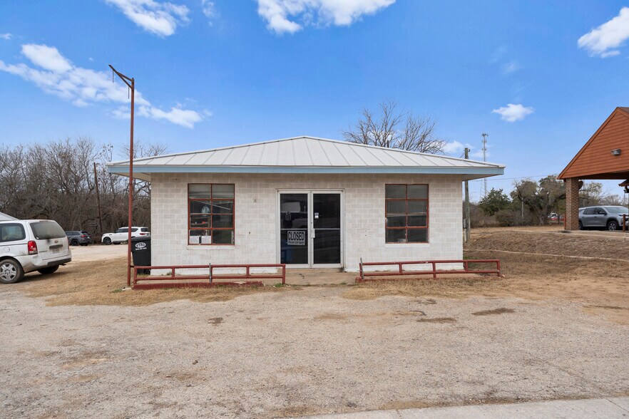 More Photos Of 1911 State Hwy 132, Natalia Multifamily For Sale