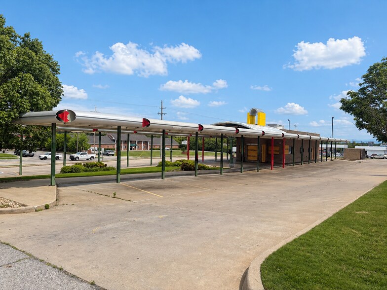 More Photos Of 1919 S Memorial Dr, Tulsa Fast Food For Lease