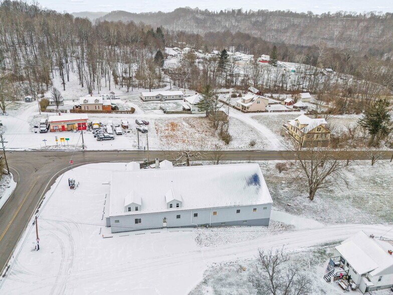 More Photos Of 105 Holbert Stretch, Dilliner Bar For Sale